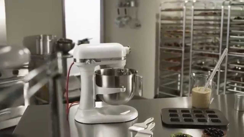 Commercial 8-Quart Stand Mixer | Contour Silver