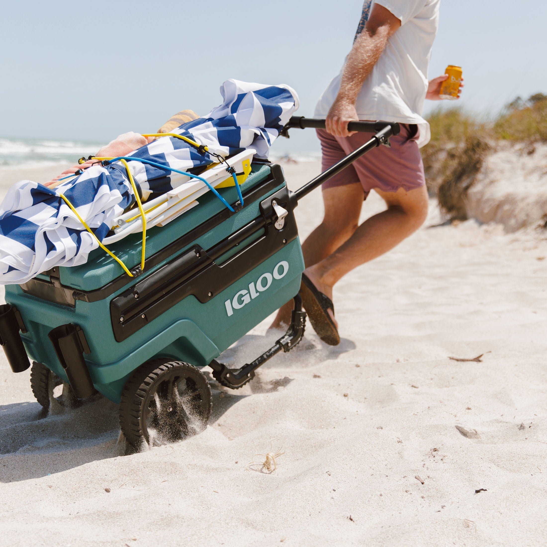 70 QT Trailmate Journey Rolling Cooler, Carbonite Gray