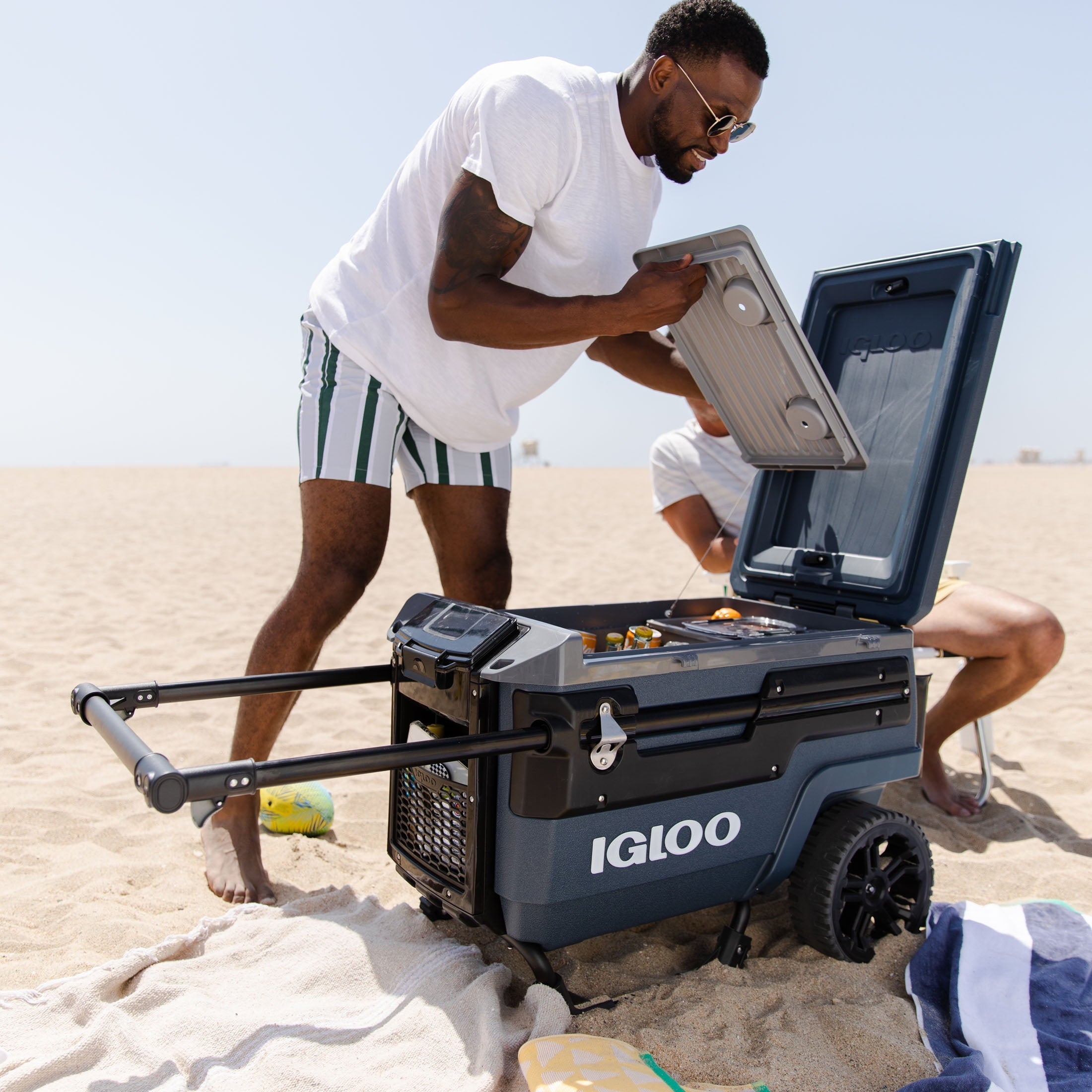 70 QT Trailmate Journey Rolling Cooler, Carbonite Gray