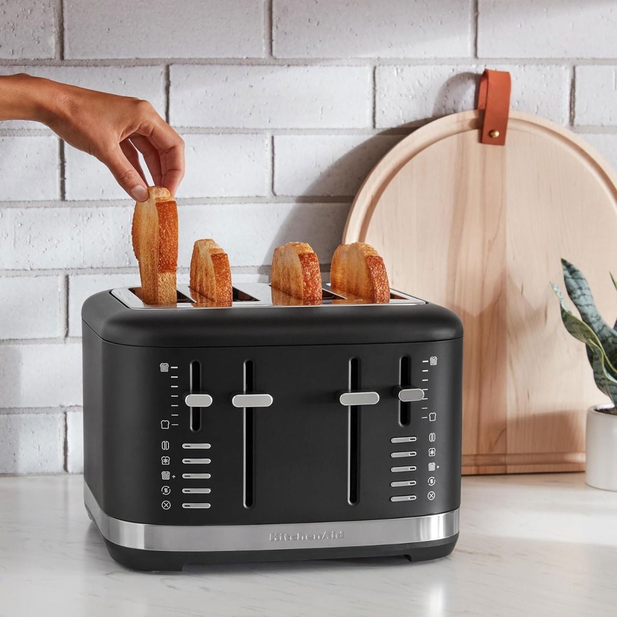 4 Slice Metal Toaster | Matte Black