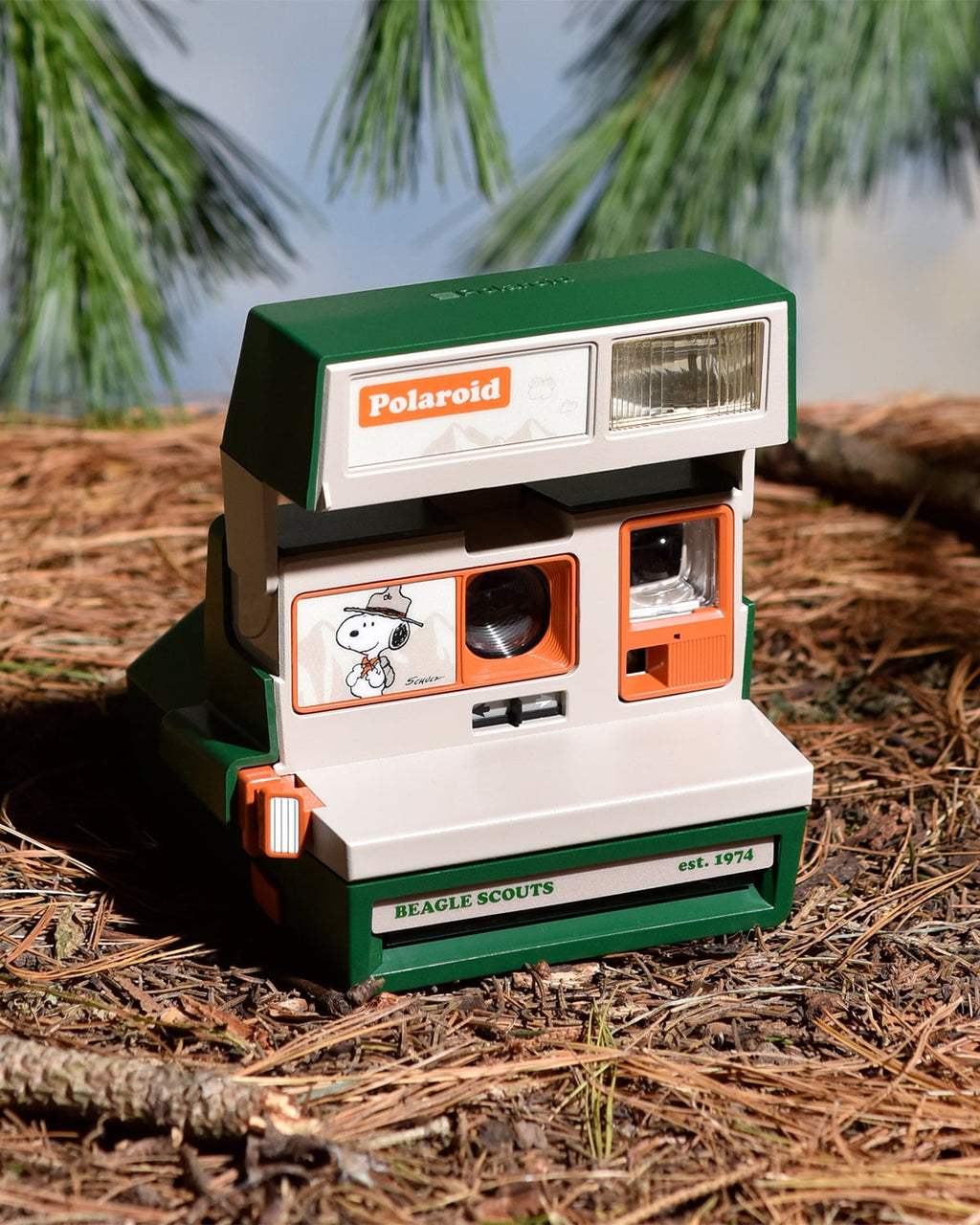 600 Instant Film Camera – Peanuts Beagle Scouts Edition | Vintage Style Instant Camera (Uses 600 Film)